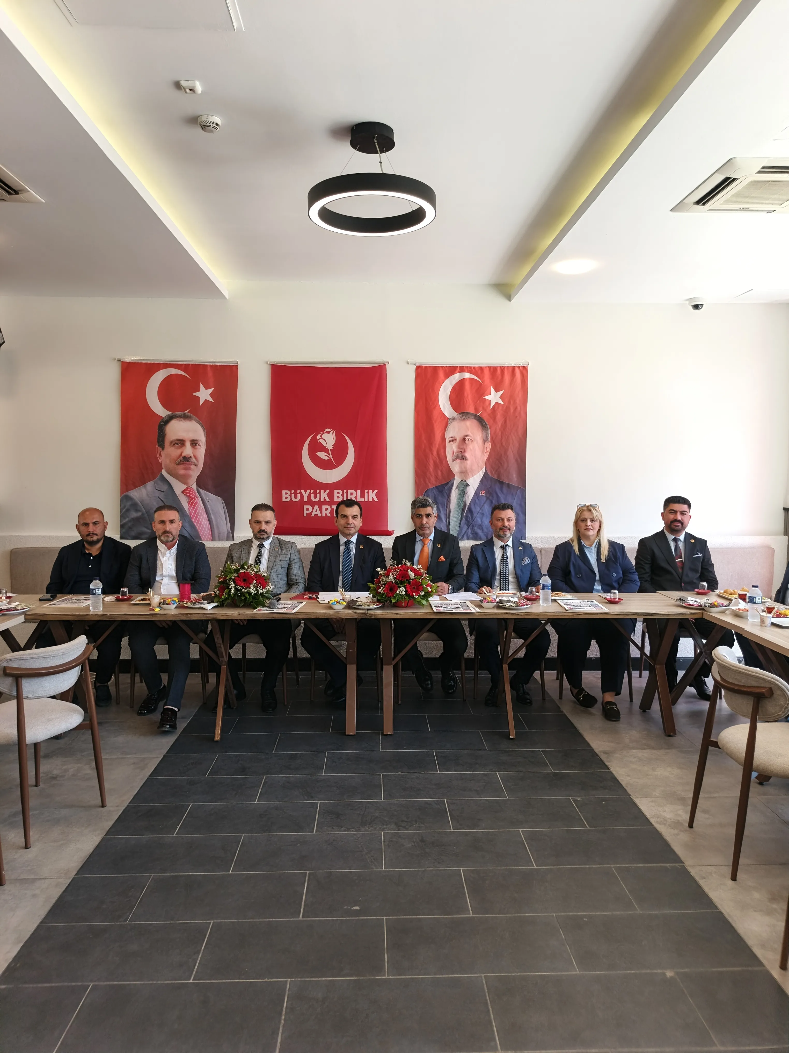 Büyük Birlik Partisi Bayrampaşa İlçe Başkanlığı'ndan Geniş Katılımlı İstişare ve Kahvaltı Programı