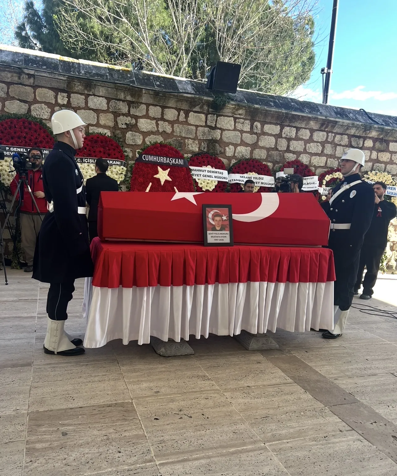 Büyük Birlik Partisi Fatih İlçe Başkanlığı Olarak Şehit Polis Memurumuz Mustafa Aydın’ı Son Yolculuğuna Uğurladık
