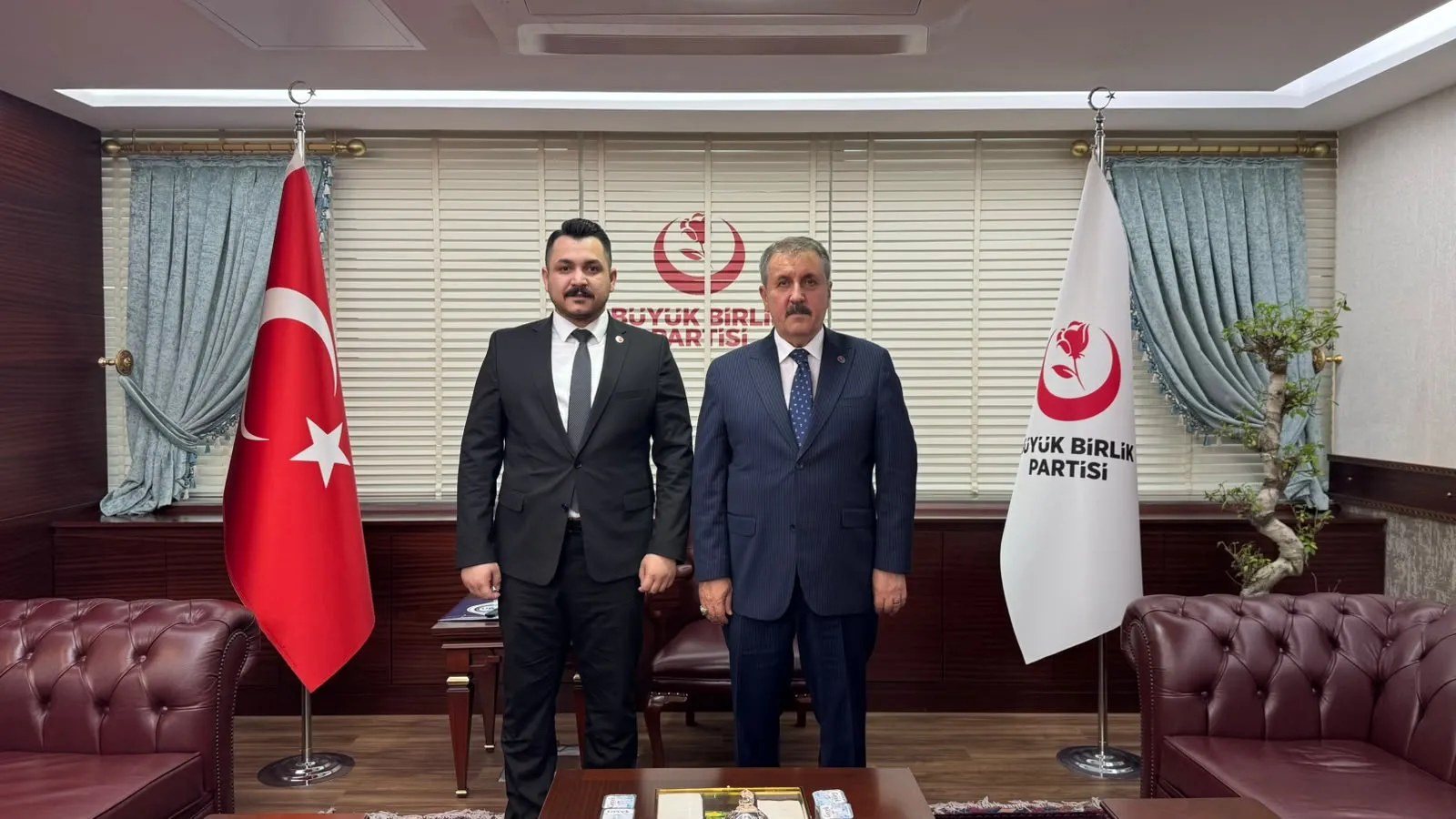 Kağıthane İlçe Başkanımız Cengizhan Topçu’dan Genel Başkanımız Mustafa Destici’ye Ziyaret